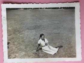 照片，约50年代 .美女学生