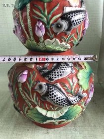 43_大清乾隆矾红釉高浮雕瓷塑葫芦瓶一对,荷花锦鲤,阖家幸福年年有余,古人美好的愿望,寓意深远,色彩斑斓靓丽,做工极为精致,复杂精细,精美灵动大气高贵,官窑,十分罕见,保存完好,包老到代,大开门老货!1_yMtcm8