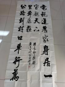 黄德俭：书法：孙长印撰联（带简介）（大幅参展书法作品）（黄德俭，男，1945年生，山东省东阿县人，中国诗歌学会会员，山东省书法家协会会员，聊城市书法研究会副会长，东阿师范学校讲师，山东省书画艺术促进会理事，山东省十地市政协书协会员，聊城市书法家协会会员，东阿县书法协会主席。）