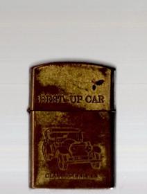 老打火机一个【铜质】吉普车图案。BEST-UP CAR---CLASSIC CAR U.S.A。5.5x3.7x1.4cm。约 40年代末。