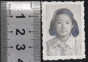 zp022,刘某红送赵某磊小学毕业留念证件照