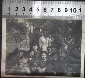 zp002,少数民族家庭三代合影照片 黑白