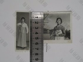 zp029,少数民族服饰女，老照片2张