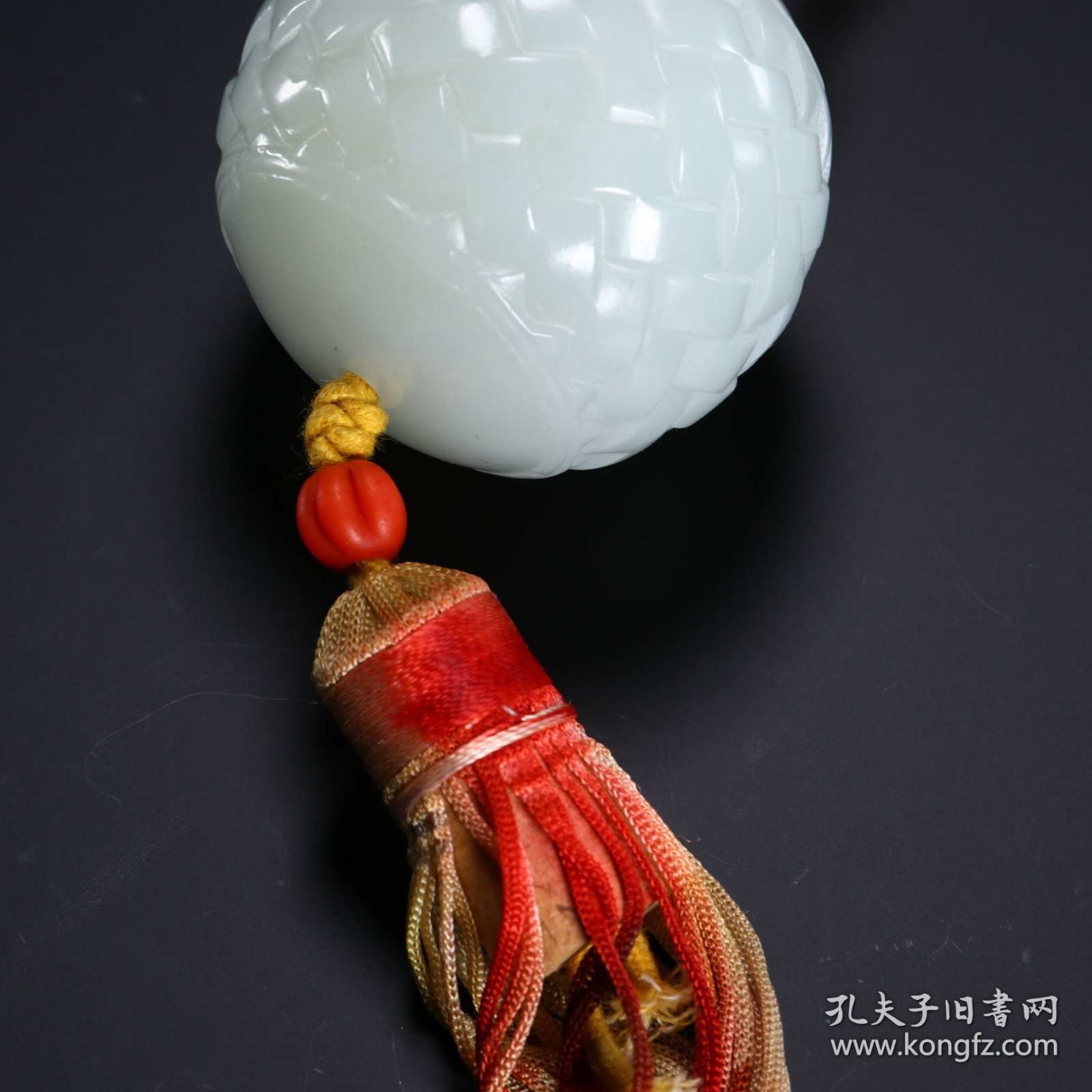 清 和田青白玉编织纹球型挂坠