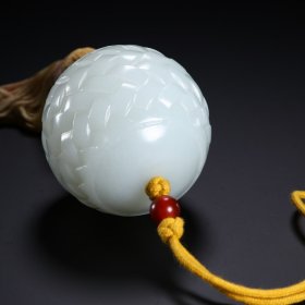 清 和田青白玉编织纹球型挂坠