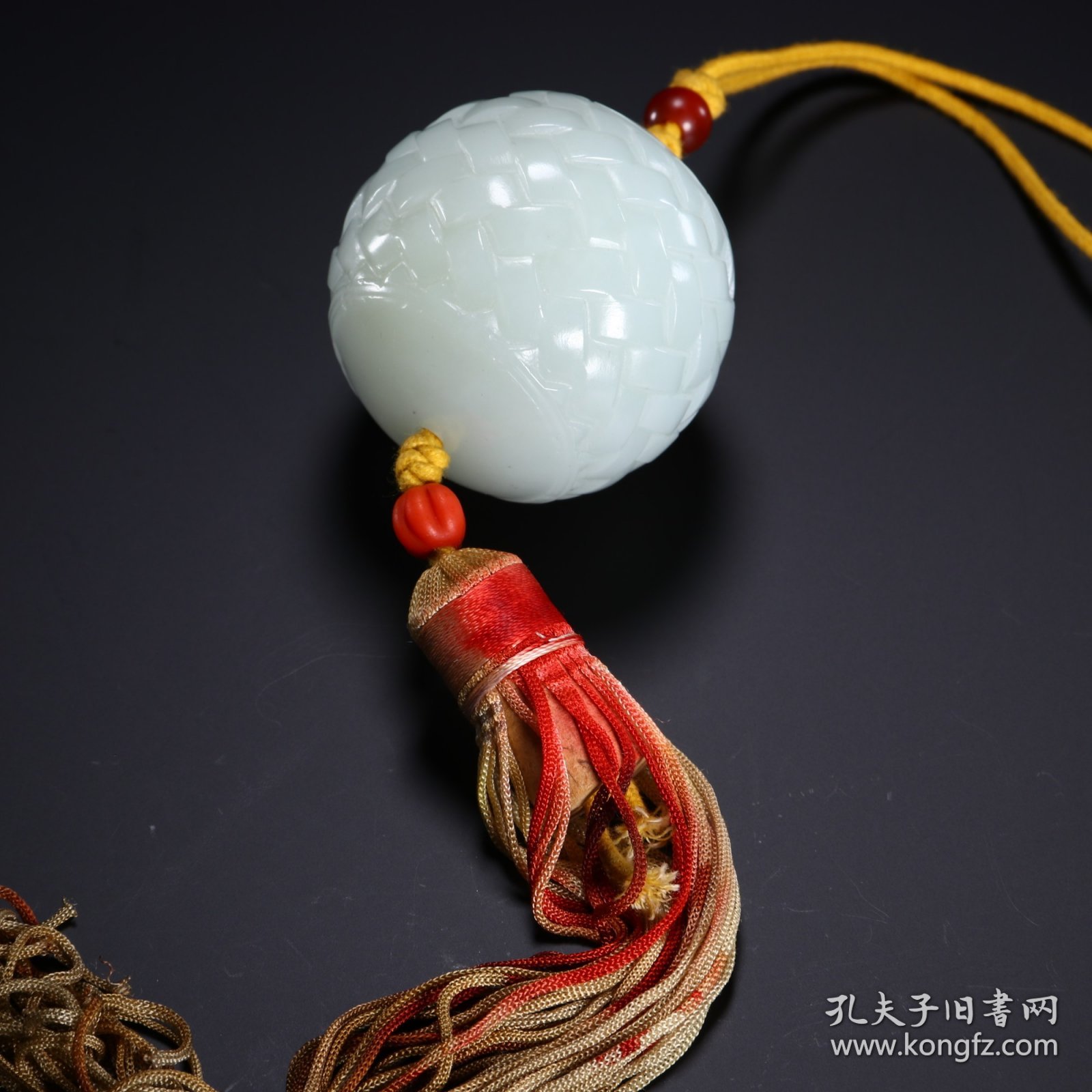 清 和田青白玉编织纹球型挂坠