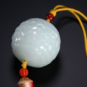 清 和田青白玉编织纹球型挂坠