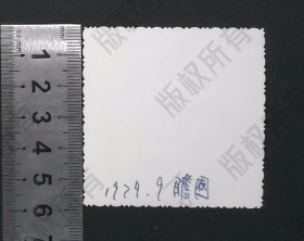 zp120,老照片，军人，1979年着65式军服，五星帽，站如松，位于南京市瞻园景区内留影