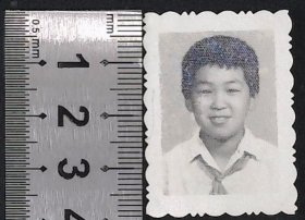 zp021,张某青送赵某磊小学毕业留念证件照