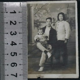 zp003,家庭室内布景夫妻加孩子合影照片 黑白
