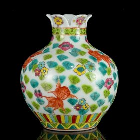 粉彩金鱼满堂纹石榴瓶。高16*13