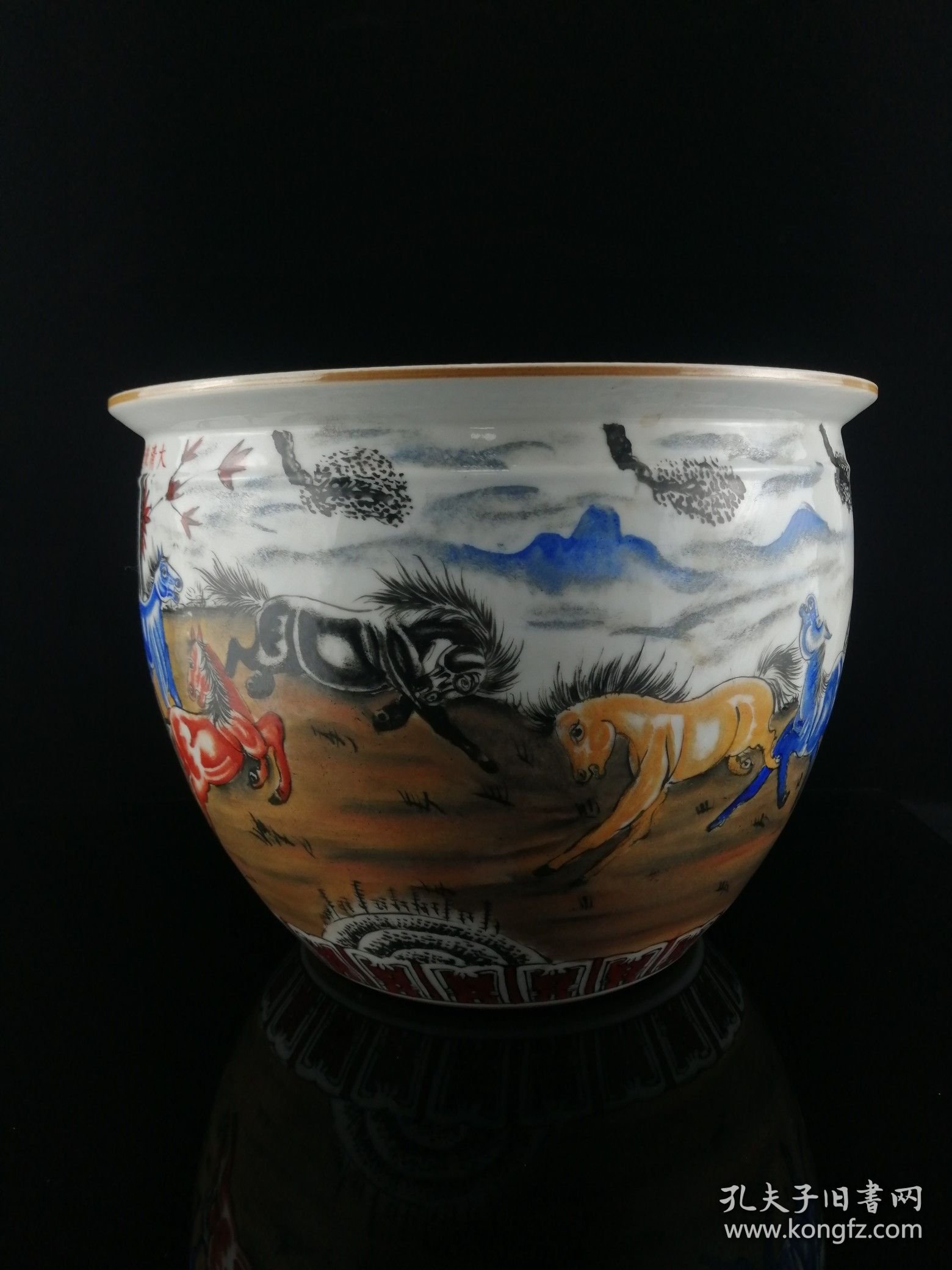 釉中彩八骏图纹饰缸，高25cm，口径32cm
