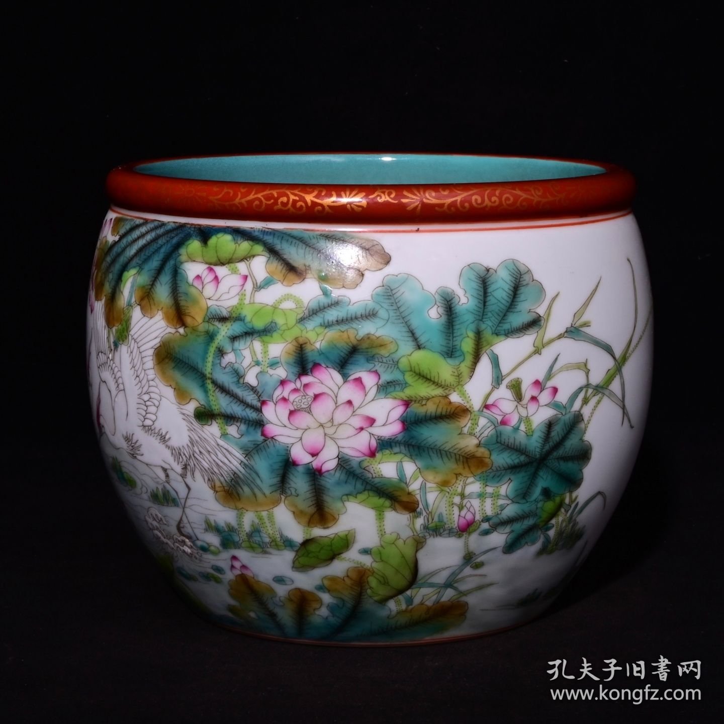 珐琅彩描金荷花仙鹤纹缸，高11.5×14厘米