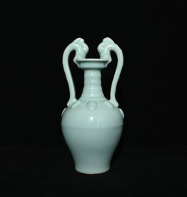 单色釉双龙瓶，高36×17.5厘米