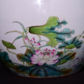 珐琅彩描金荷花仙鹤纹缸，高11.5×14厘米