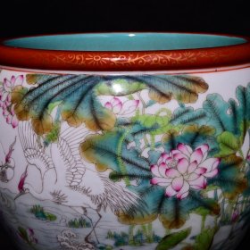珐琅彩描金荷花仙鹤纹缸，高11.5×14厘米