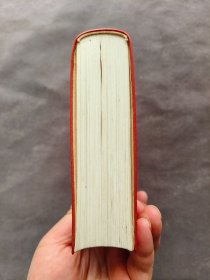 32开红皮面薄型版毛泽东选集一卷本,内附一张星星之火可以燎原纪念书签,北京总部解放军版,中国人民解放军战士出版社翻印出版,1967年北京第2次印刷,军部发行,买宝书送定制加厚自封保护袋,内页干净,目录页和最后有一个章节有些勾画其他完好,内容完整无缺,收藏学习两相宜——MX1055