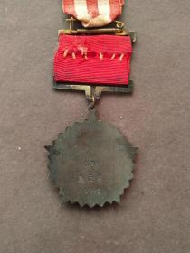 老徽章，1959年中华人民共和国第一届全国运动会垒球第五名奖章，个头大，章体和绶带都完好，铜制的——GY229
