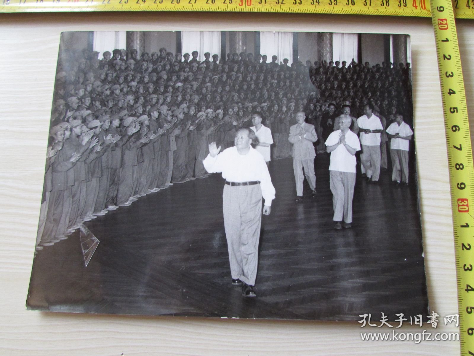 毛主席.刘主席等党和国家领导人接见中国人民解放军各军科.兵种和人民公安部队..