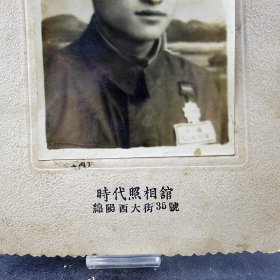 1952年战斗英雄佩戴军功章老照片绵阳西大街时代照相馆保真保老古董古玩杂项收藏