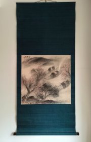 日本回流  日本著名画家 白仓嘉入（二峰）（服部五老、石井柏亭、田近竹邨，小室翠云弟子）《写意山水》（带原盒）（手绘）纸本立轴