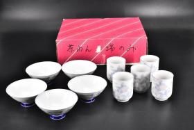（PA0879）《日本传统工艺陶瓷器》一套  十件全 骨瓷茶碗和汤吞  外壁均有花朵图案  设计精美  茶碗直径：10.8cm   高：5.5cm   汤吞直径：6.3cm   高：8.8cm 日本陶瓷器的发展自应永年到昭和共经历了500多年的历史，烧瓷行业在不断地发展，技术也在不断地进步，有的已经达到了很高的水平。
