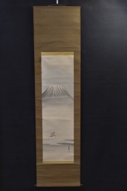 （VH6329）尾竹竹坡（1878 - 1936年）日本明治至昭和时期的著名画家 绢本手绘《山水风景图》装裱立轴画一幅 绫裱 两侧木轴头 钤印 画心尺寸 112*33CM 立轴尺寸 191*48CM。