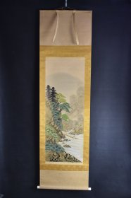 （VH5826）春水笔 绢本手绘《山水风景图》装裱立轴画一幅 绫裱 两侧树脂轴头 钤印 画心尺寸：104*40CM 立轴尺寸：186*52CM