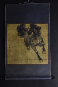 （VH6169）悲鸿笔 纸本印刷《马》装裱立轴画一幅 绫裱 两侧木轴头 画心尺寸：52*52CM 立轴尺寸：98*58CM