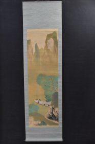 （VH6366）纲岛静观（1876 -1963年）日本画家 本名政治 纲岛梁川的兄弟 毕业于东京美术学校 从横山大观、桥本雅邦学习绘画 其作品曾多次入选日本美术院展 善画山水、花鸟 绢本手绘《青绿山水》装裱立轴画一幅 绫裱 两侧木轴头 钤印 画心尺寸 131*43CM 立轴尺寸 194*53CM
