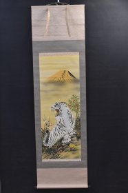 （VH6337）绢本手绘《虎图》装裱立轴画一幅 绫裱 两侧木轴头 钤印 画心尺寸：105*40CM 立轴尺寸：184*52CM。