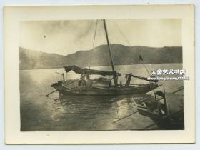 民国香港海域渔船帆船老照片。泛银