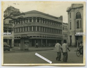 1950年代吉隆坡中国人华侨银行有限公司 (OCBC)马来西亚总部老照片 。8.6X6.6厘米，泛银