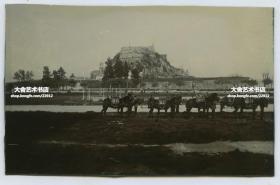 清代同期赛马场，马匹训练场老照片，有外国驯马师。9.9X6.3厘米