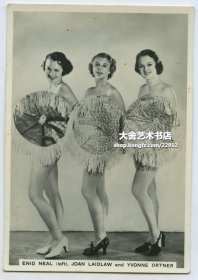 民国好莱坞女影星女明星三姐妹 Enid Neal (左），Joan Laidlaw(中），Yvonne Ortner(右）大腿舞老照片一张。‌