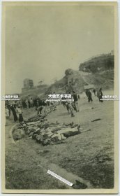 1927年广州起义历史老照片--望海楼附近就义的革命者，由从事救援工作的中国红十字会番禺分会拍摄。国民党军重占广州后，对未及撤离的起义军、工人赤卫队和拥护革命的群众，进行了血腥的镇压，惨遭杀害死者达5000余人。一时广州全市全城鬼哭狼嚎，无故人民被杀的不计其数。大火数日不绝，精华悉被焚毁，实为民国成立以来鲜有的浩劫。”