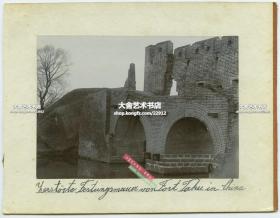 清代天津大沽口炮台堡垒水关、水门老照片，卡纸背面是在中国巡航的德国水兵大合影老照片， 共计两张，卡纸尺寸为18.9X14.7厘米。