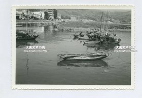 1960-1970年代澳门和珠海交界一带湾仔水路老照片一张。11.6X8厘米。