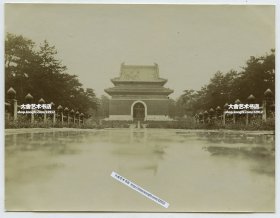 清代河北省保定市易县梁各庄西永宁山下清西陵，陵庙明楼老照片。10.2X7.8厘米。
