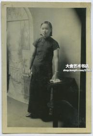 1942年浙江宁波日军野战医院中国籍护士老照片。8X5.5厘米，泛银