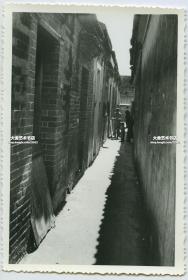 1960-1970年代澳门传统民居老照片一张，11.5X7.8厘米。