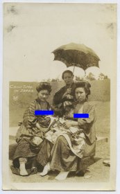 民国时期日本的母亲与她们的孩子老照片，14.6X8.6厘米，泛银。