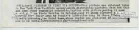 1959年美联社新闻传真照片，西藏拉萨地方武装向人民解放军缴械投降老照片。25.4X20.6厘米