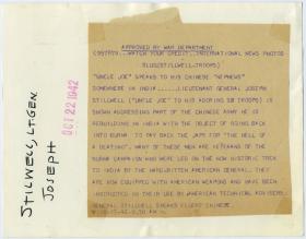 1942年根据中国战区参谋长、中缅印战区美军总司令约瑟夫·史迪威将军在印度向中国远征军士兵训话老照片，史迪威将军可以讲流利的中文。21.6X16.8厘米