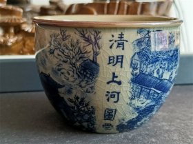 乾隆年制底款清明上河图冰裂开片缸杯（尺寸: 口径7.6cm × 高5.3cm，均为手工测量，难免存在一定误差）