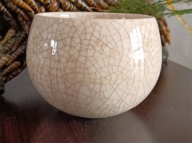 龙蛋杯开片主人品茗杯（尺寸:口径6.8cm×高5.4cm，手工测量，难免存在一定误差）