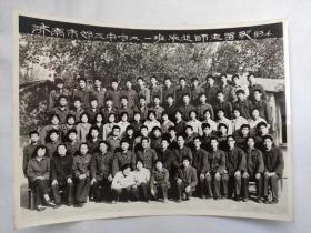 1983年山东省济南市郊三中高二一班师生毕业留影