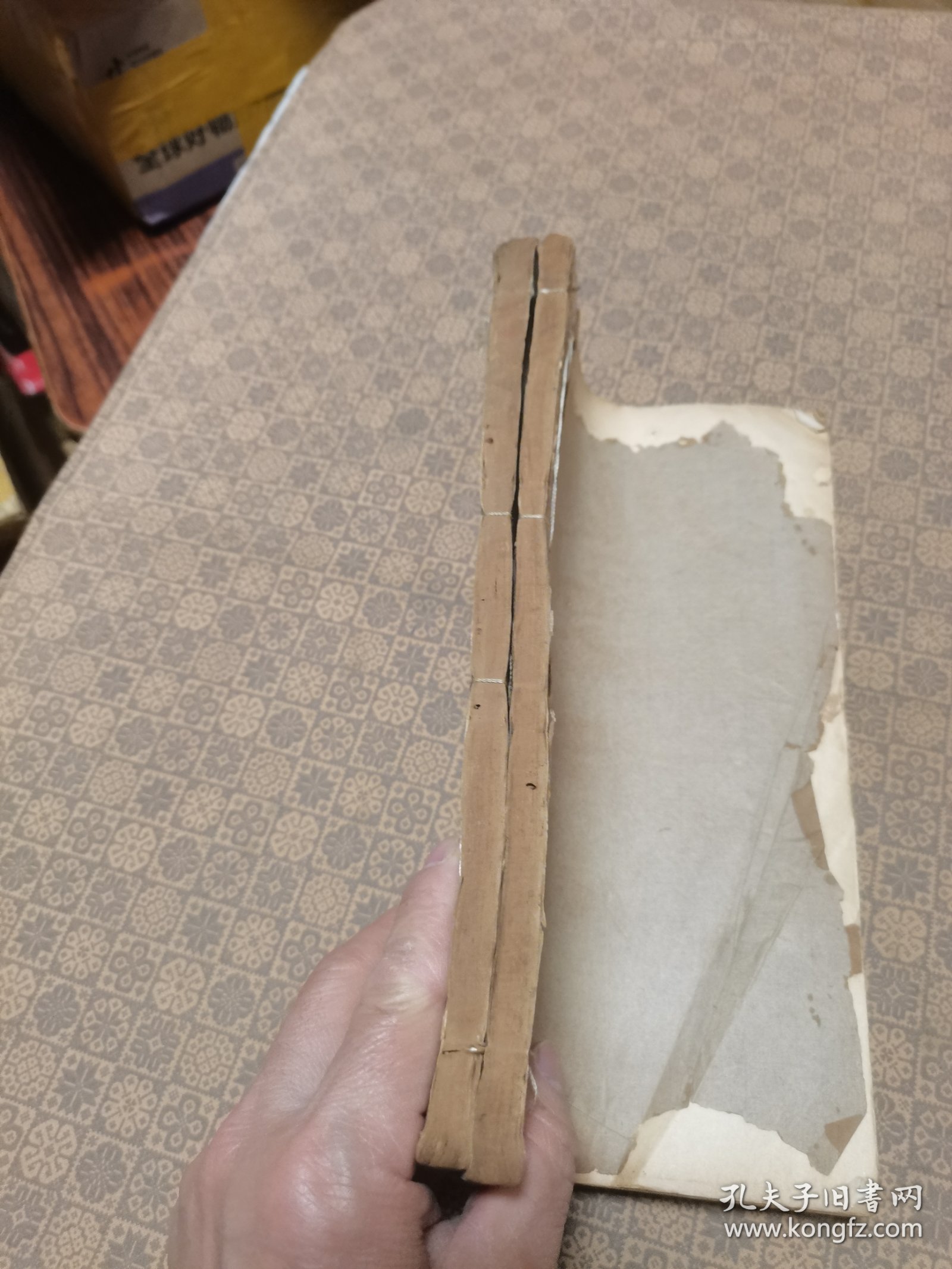 明大开线装《春秋繁露》十七卷二厚册全