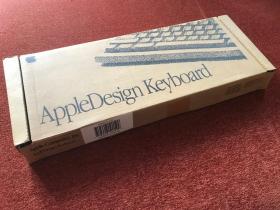 《苹果键盘》1990年代制，原包装盒尺寸：19.5×52.5×5.2cm