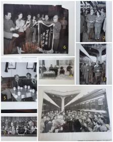 1980年时任上海市委副书记陈沂接见解放军总政治部访沪歌舞团照片1组7张（其中有著名歌唱家李双江）